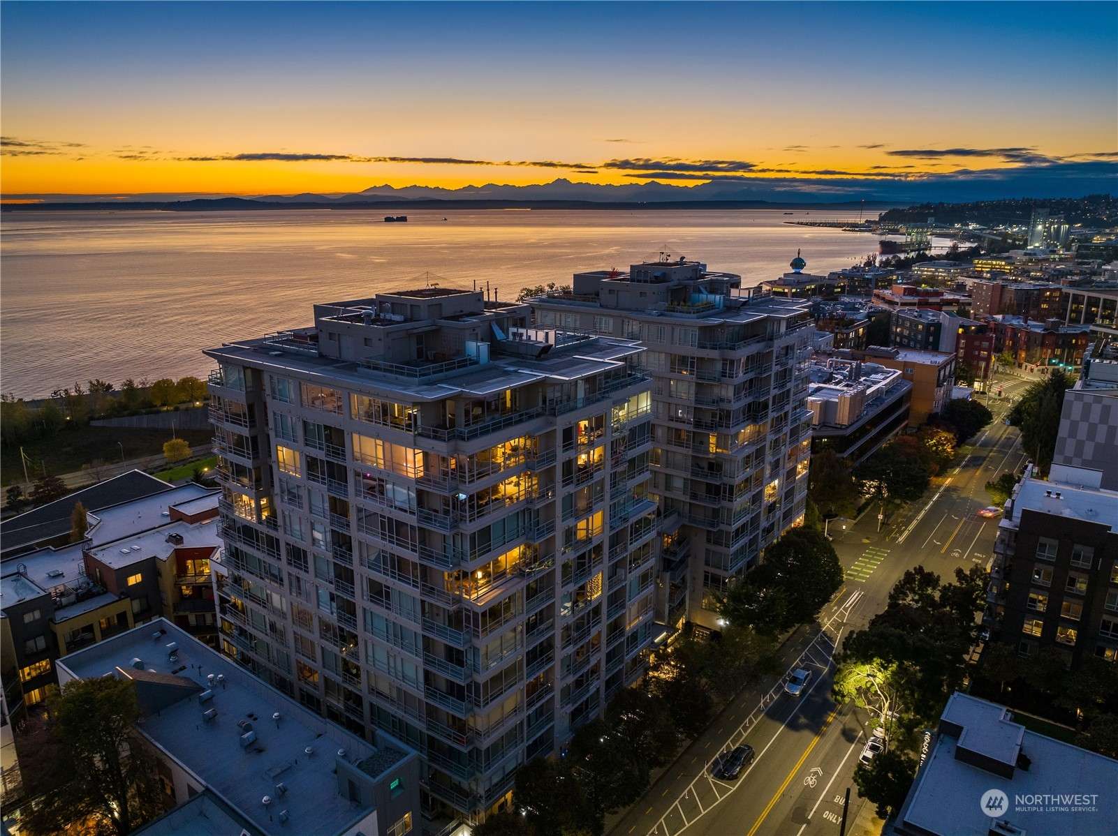 2929 1st AVE #303, Seattle, WA 98121