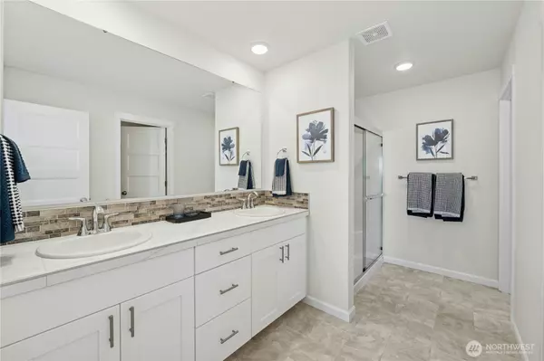 Yelm, WA 98597,9878 Merrick ST SE #333