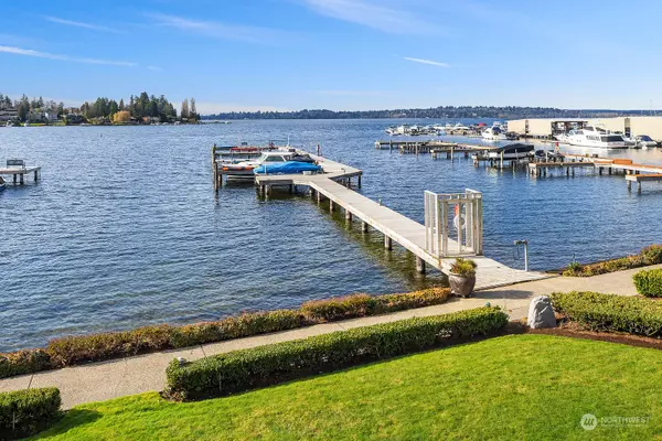 Kirkland, WA 98033,4817 Lake Washington BLVD NE #3