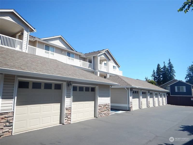 15611 18th AVE W #F-204, Lynnwood, WA 98087