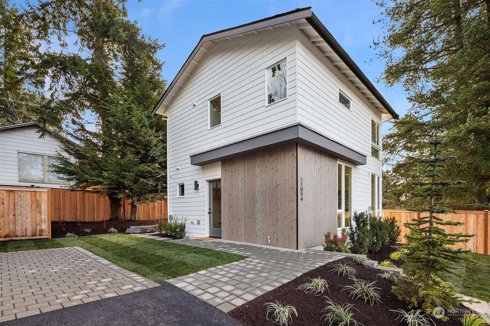 11054 108th PL NE, Kirkland, WA 98033
