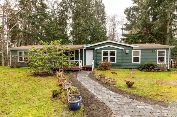 1140 Sherwood LN, Greenbank, WA 98253