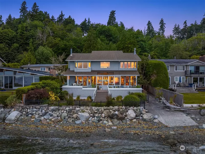 4476 Rockaway Beach RD NE, Bainbridge Island, WA 98110