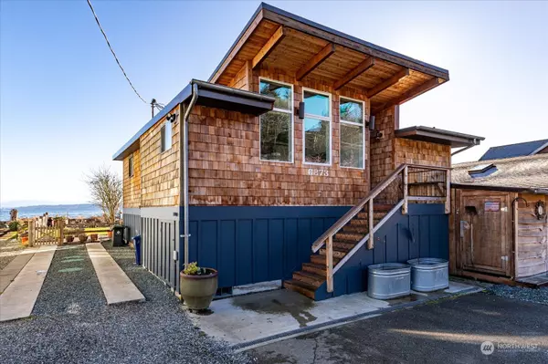 6873 Swanson ST, Clinton, WA 98236