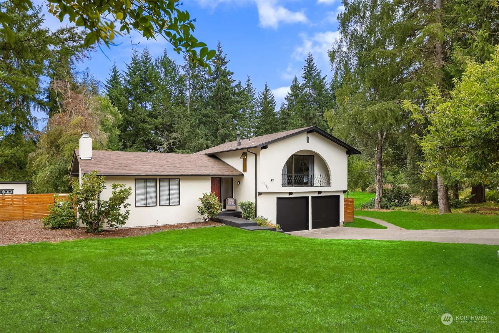 11194 Meadowlark LN NE, Bainbridge Island, WA 98110