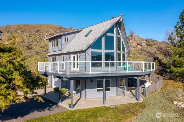 213 Pinnacle PL, Chelan, WA 98816