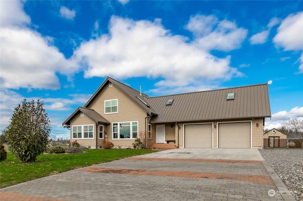 3240 White Swan LN, Ferndale, WA 98248