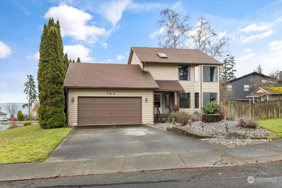 723 SW 14th CT, Oak Harbor, WA 98277