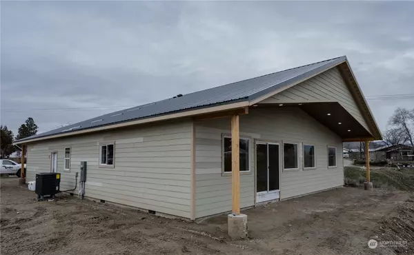 660 Dewberry AVE E #9, Omak, WA 98841