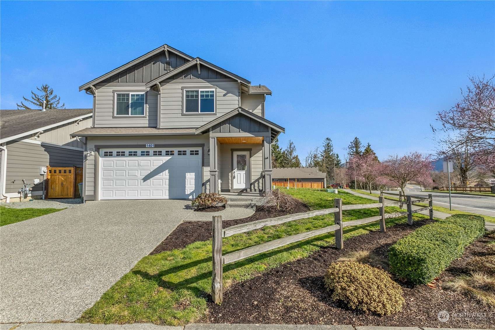 1401 E Gateway Heights LOOP, Sedro Woolley, WA 98284
