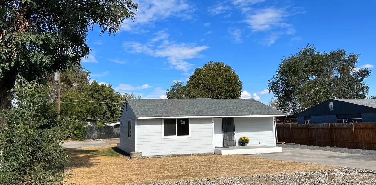 711 S Locust LN, Moses Lake, WA 98837