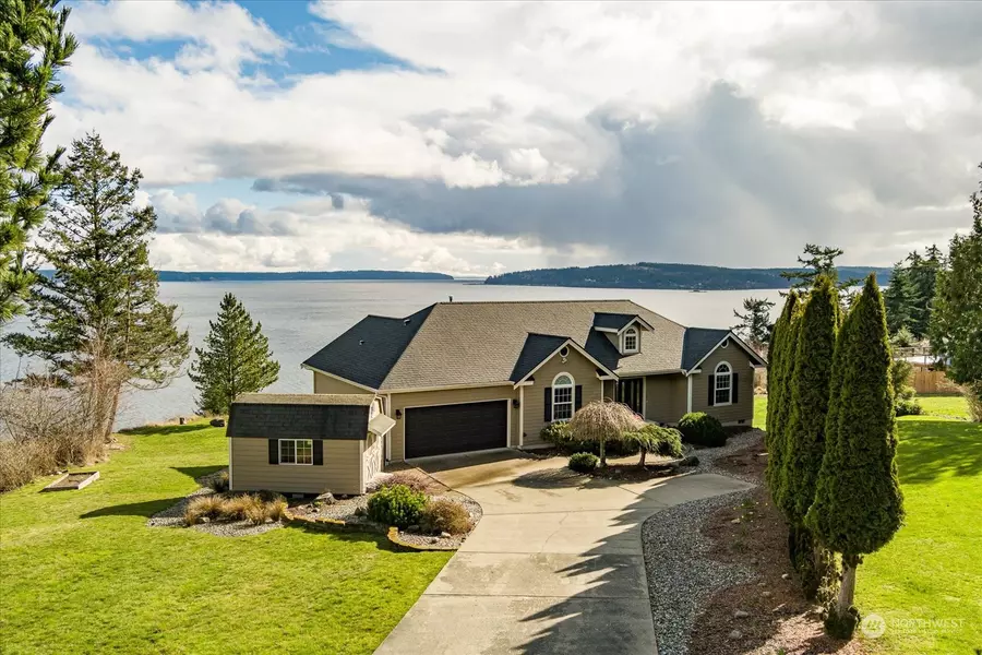 2449 Surf Paradise DR, Greenbank, WA 98253