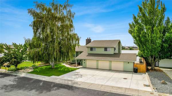 815 Edgewater LN, Moses Lake, WA 98837