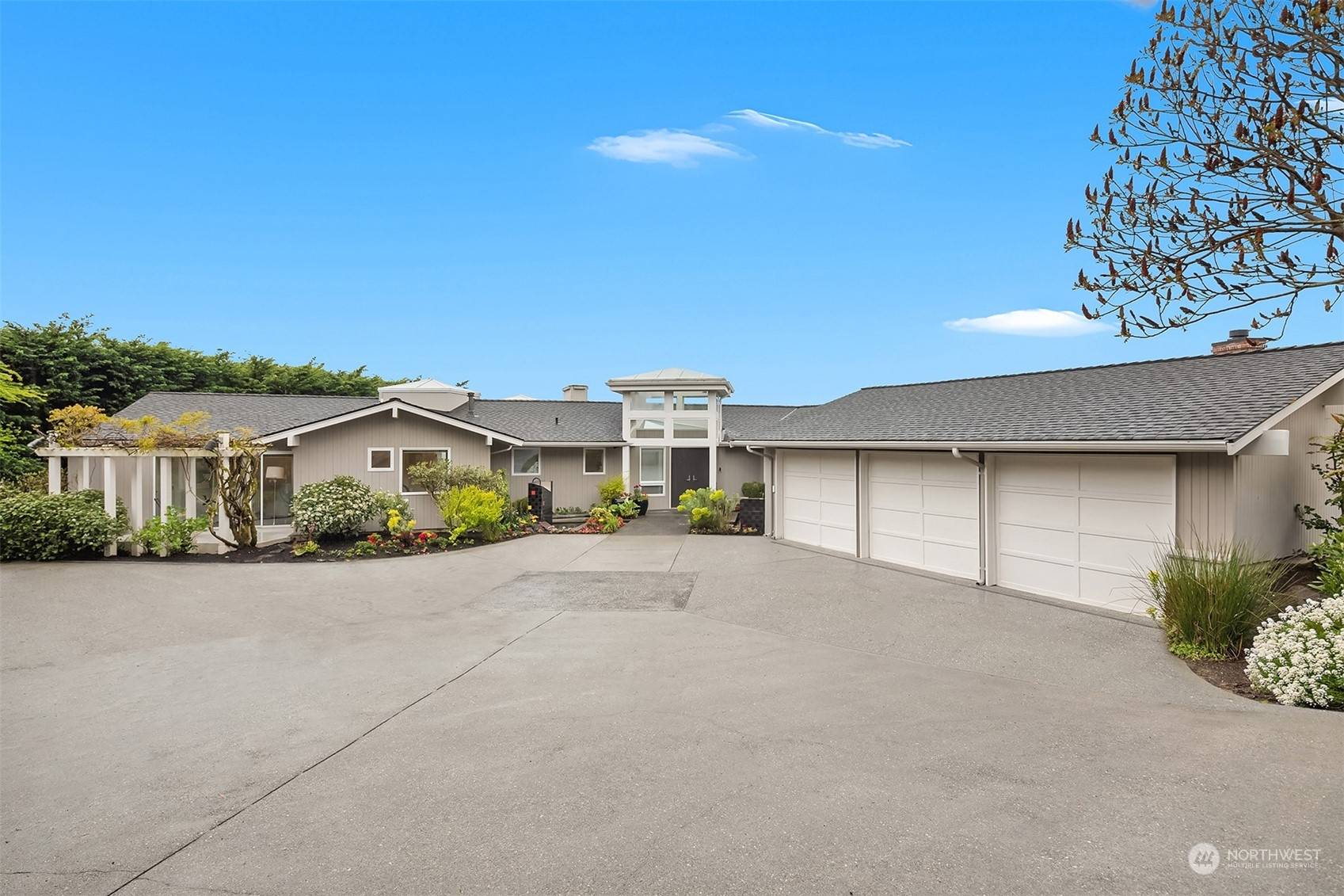 1505 90th PL NE, Clyde Hill, WA 98004