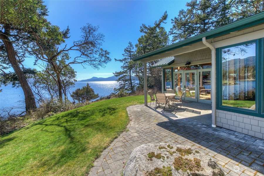 69 Myers ST, Orcas Island, WA 98245