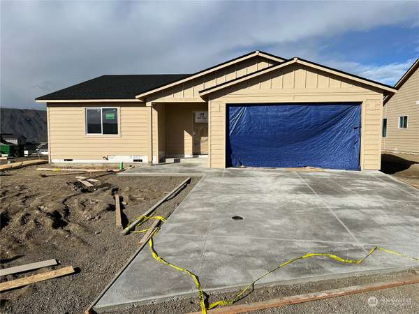 330 S Newark LOOP, East Wenatchee, WA 98802