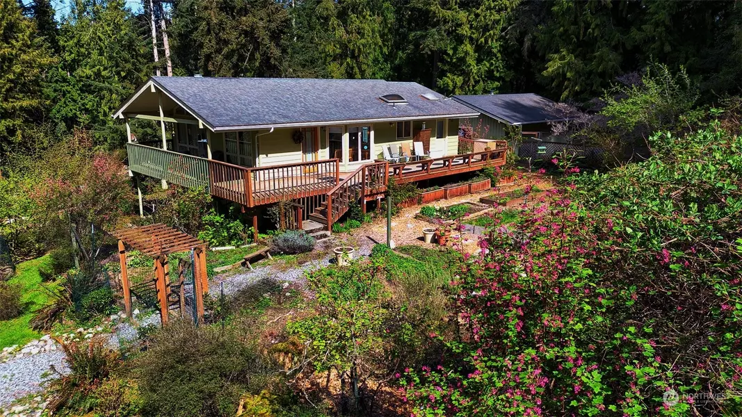 301 Perkins LN, Lopez Island, WA 98261