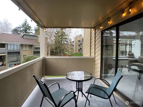 4810 200th ST SW #D204, Lynnwood, WA 98036