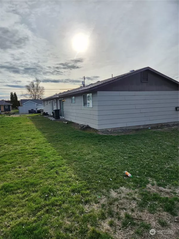 1137 1139 W Cascade AVE, Moses Lake, WA 98837