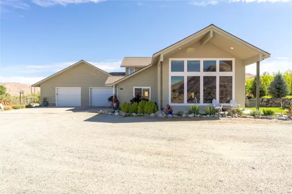 445 Howser LN, Chelan, WA 98816