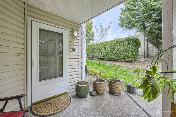 9210 Market PL #J104, Lake Stevens, WA 98258
