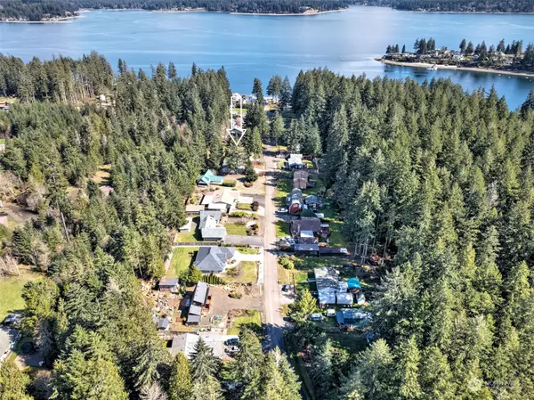 151 E Detroit DR, Allyn, WA 98524