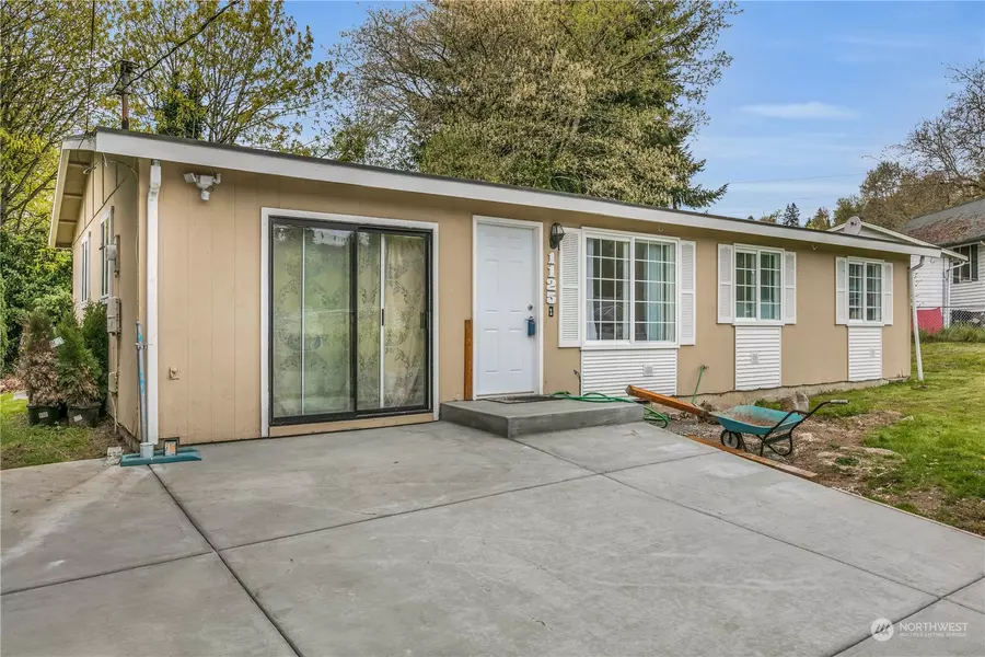 1125 S 211th PL, Des Moines, WA 98198