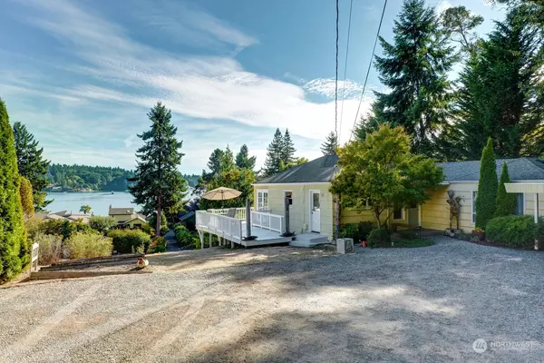 9917 SW Quartermaster DR, Vashon, WA 98070
