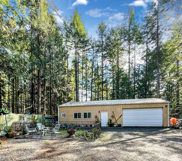 11 N Hamma Hamma DR W, Hoodsport, WA 98548