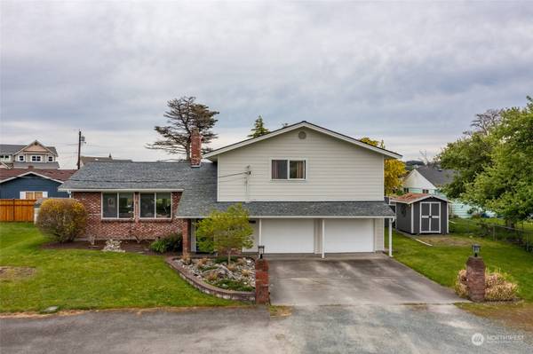 2046 SW Beeksma DR, Oak Harbor, WA 98277