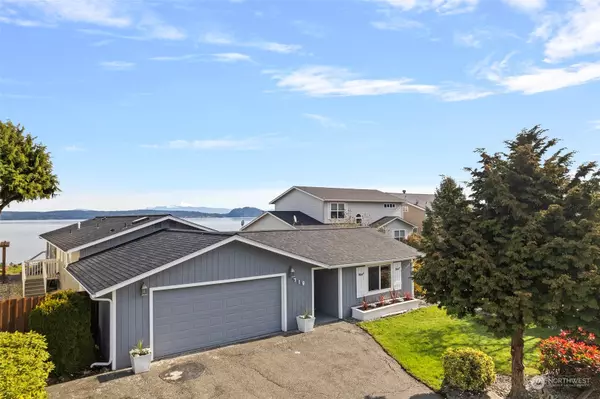 Oak Harbor, WA 98277,719 E Bay Front LN