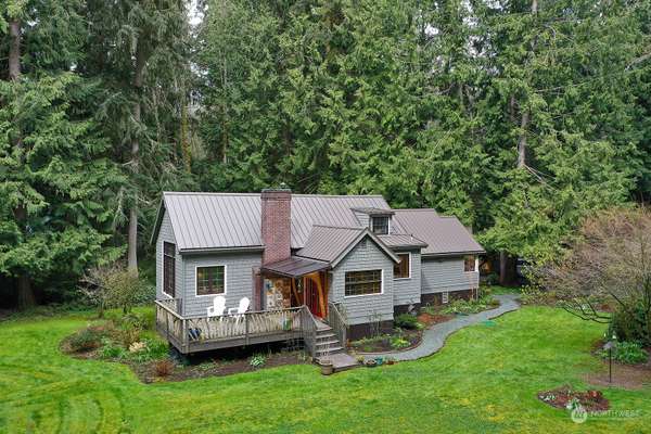 3678 Redtail LN, Clinton, WA 98236