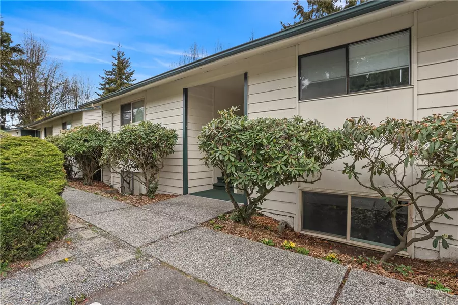 8303 212th ST SW #4, Edmonds, WA 98026