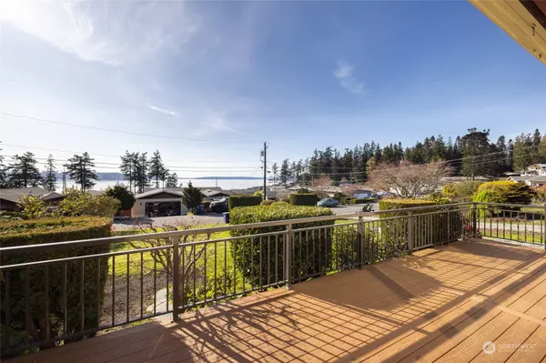 3201 S Rice CT, Camano Island, WA 98282