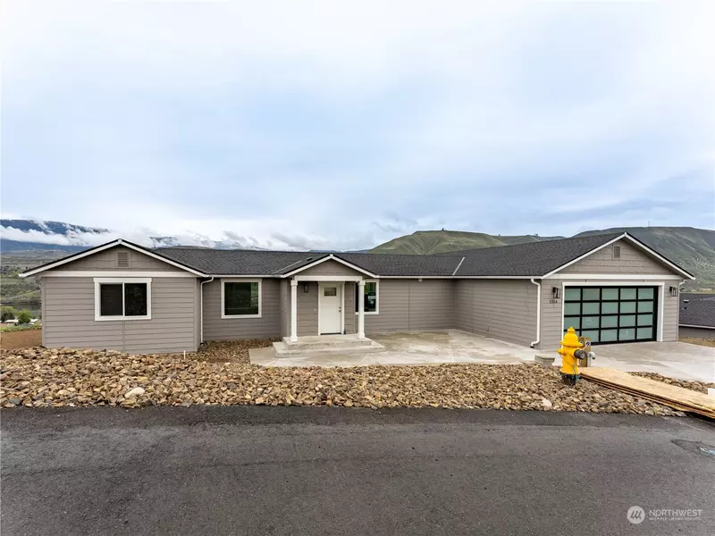 2354 S Skyline LN, East Wenatchee, WA 98801