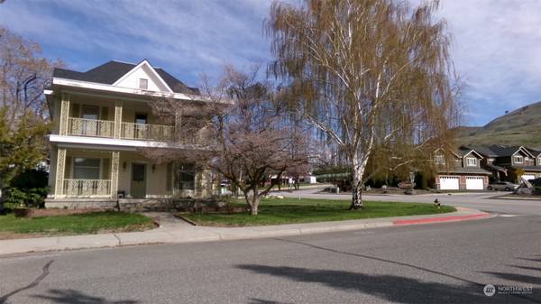 427 S 3rd ST, Chelan, WA 98816