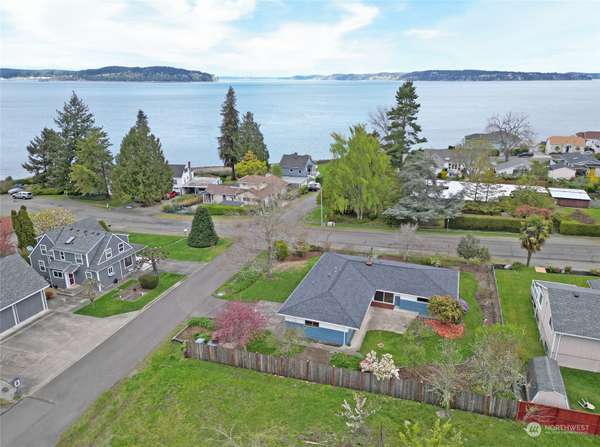 202 Champion ST, Steilacoom, WA 98388