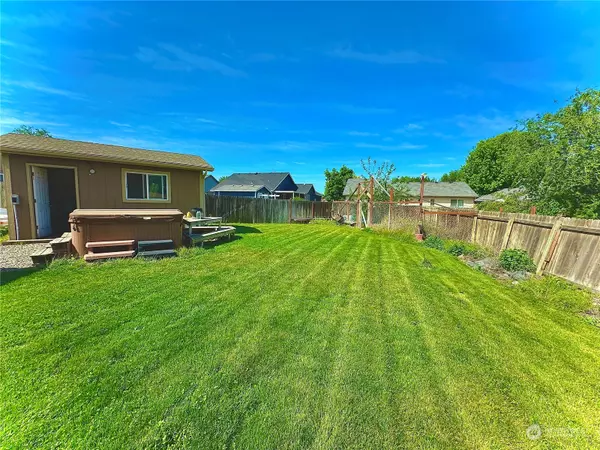 Kennewick, WA 99336,521 N Quillan CT