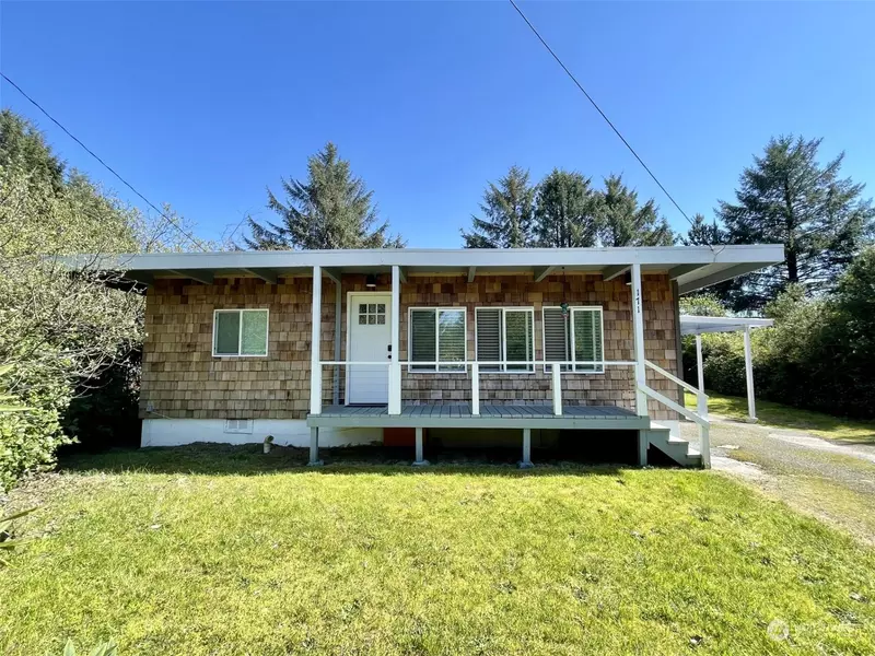 171 Helm ST NW, Ocean Shores, WA 98569