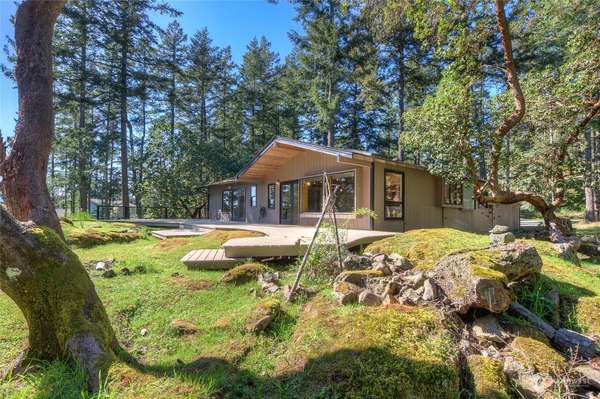 77 Oak LN, Orcas Island, WA 98243