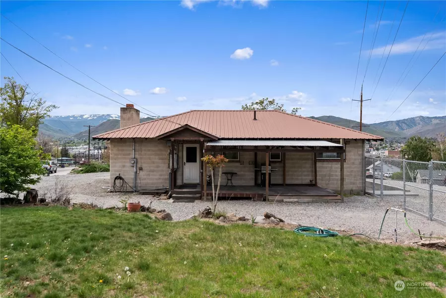 161 11th ST NE, East Wenatchee, WA 98802