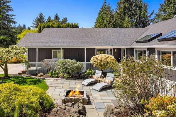 7595 NE Meadowmeer LN, Bainbridge Island, WA 98110