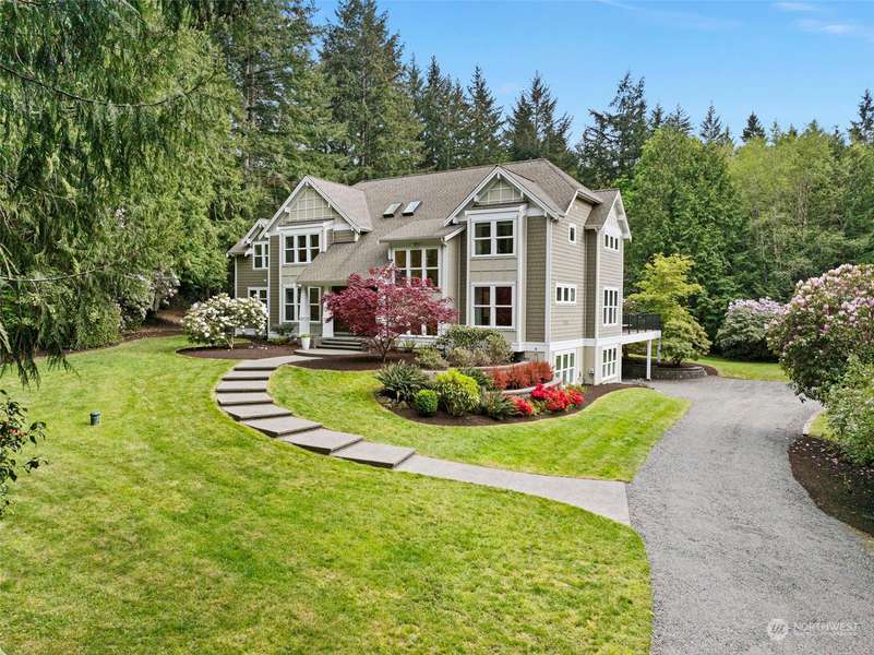 9795 Mandus Olson NE, Bainbridge Island, WA 98110