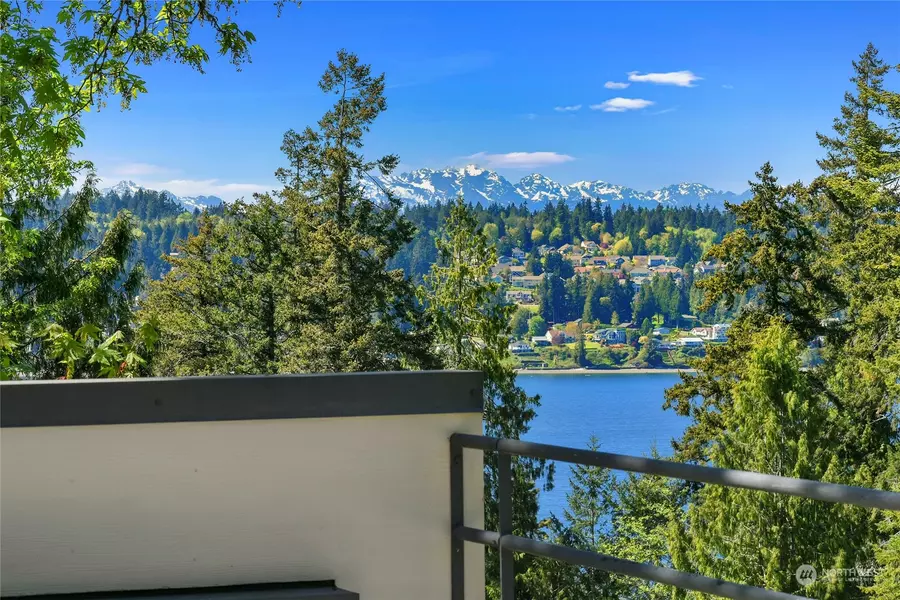 5179 NE Sullivan RD, Bainbridge Island, WA 98110