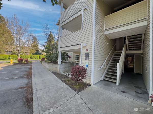 11915 Roseberg Avenue S Unit 101, Seattle, WA 98168