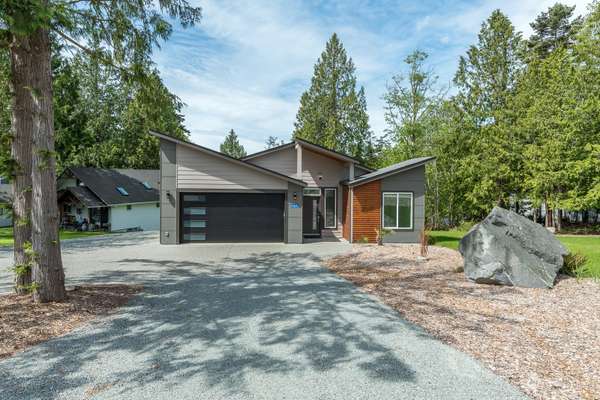 727 Shelter Bay DR, La Conner, WA 98257