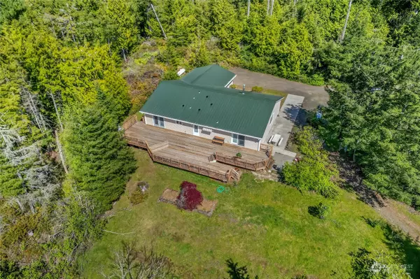 1381 Shearwater LN NW, Seabeck, WA 98380