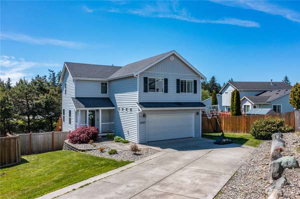 1017 NW Kelly PL, Oak Harbor, WA 98277