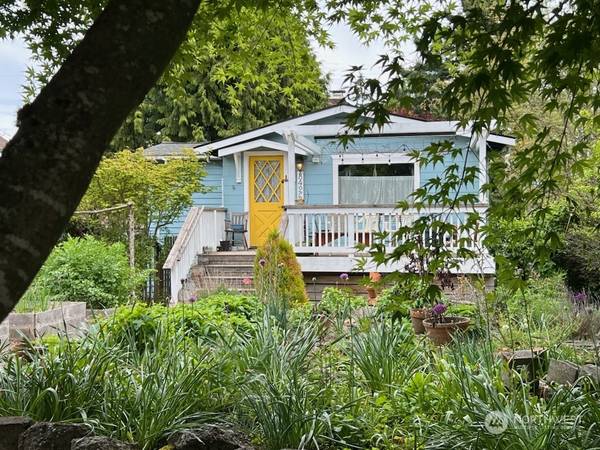 8426 32nd AVE SW, Seattle, WA 98126