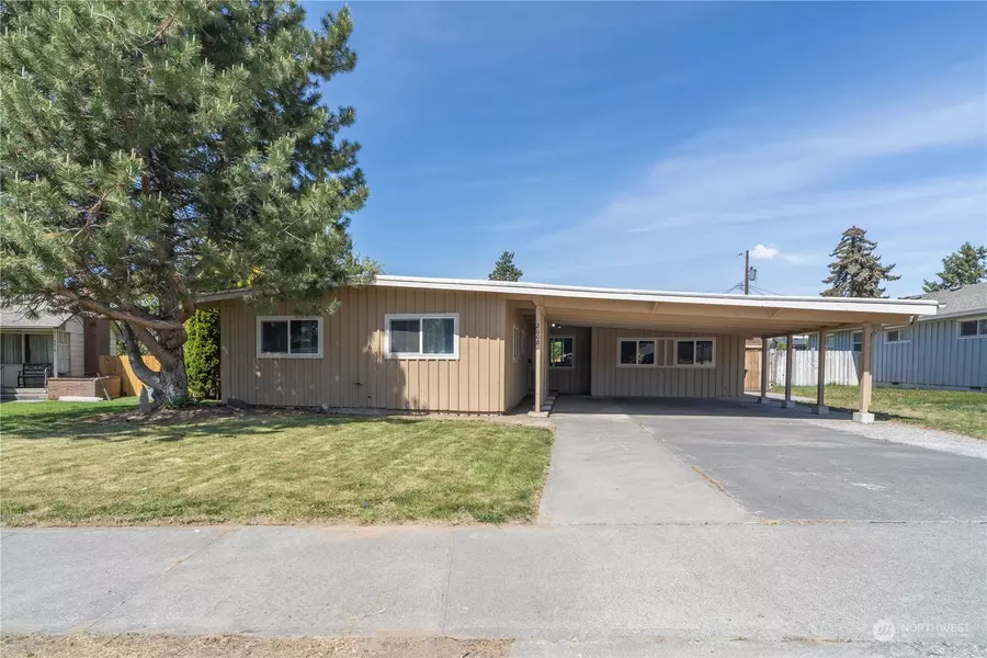 2008 S Belair DR, Moses Lake, WA 98837